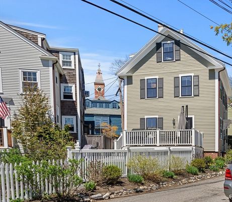 Exterior, Facade, Queen Anne Victorian