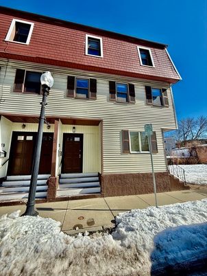 Attached, Exterior, Facade, Cape Cod