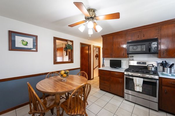 Dining room, Interior, Kitchen, Stainless Steel Appliances