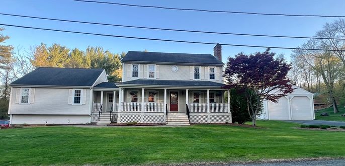 Attached, Exterior, Facade, Queen Anne Victorian