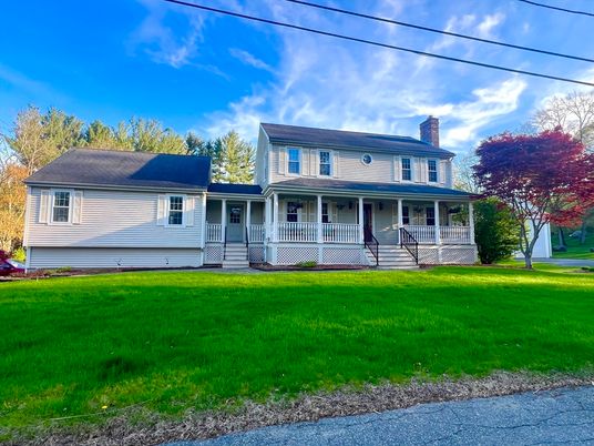 Backyard, Exterior, Facade, American Foursquare