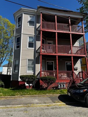 Exterior, Facade, Queen Anne Victorian