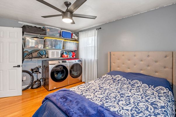 Bedroom, Interior, Washer, Wood Texture Flooring