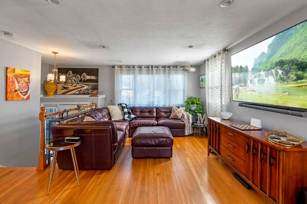 Interior, Living room, Pendant Lights, Recessed Lighting, Wood Texture Flooring