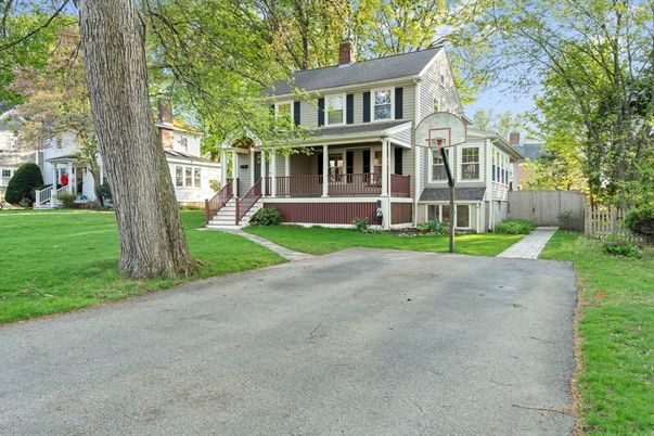 Backyard, Exterior, Facade, Queen Anne Victorian