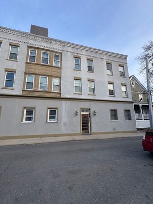 Exterior, Facade, Rowhouse