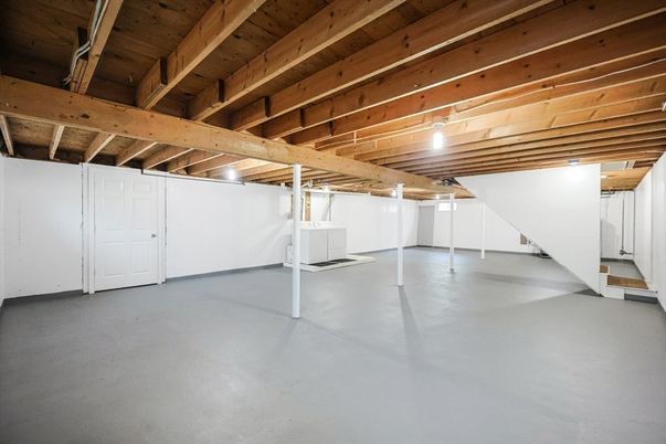 Empty room, Interior, Wooden Beams, Wooden Ceilings