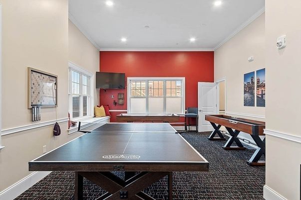 Game Room, Interior, Recessed Lighting