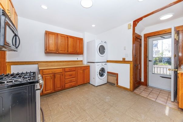 Interior, Kitchen, Recessed Lighting, Washer