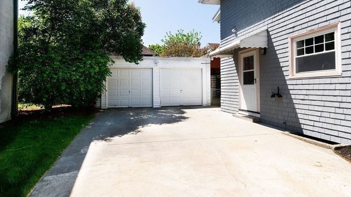 Detached Garage, Exterior