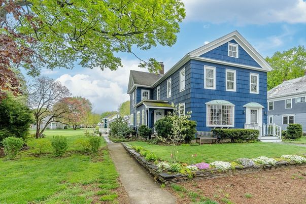 Exterior, Facade, Queen Anne Victorian