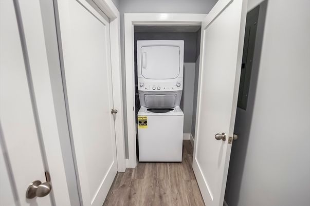 Interior, Utility Closets, Washer, Wood Texture Flooring