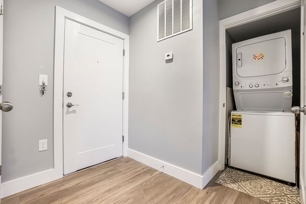 Interior, Utility Closets, Washer, Wood Texture Flooring