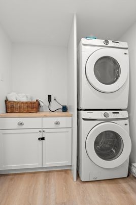 Interior, Utility Closets, Washer, Wood Texture Flooring
