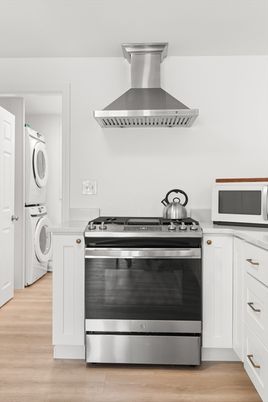 Interior, Kitchen, Stainless Steel Appliances, Utility Closets, Washer, Wood Texture Flooring