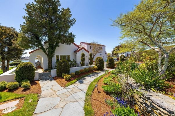 Attached, Exterior, Facade, Spanish Mediterranean