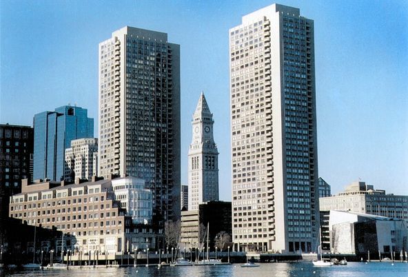 Exterior, Facade, Lake, Highrise