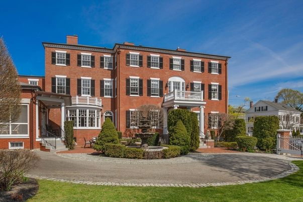 Backyard, Exterior, Facade, Brick Facade, Georgian