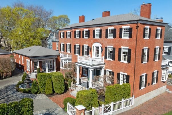 Exterior, Facade, Brick Facade, Georgian