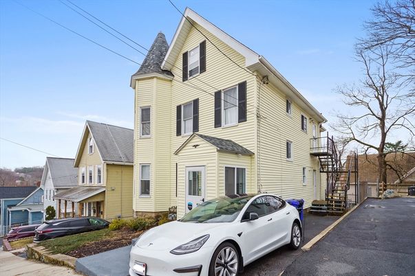 Exterior, Facade, Queen Anne Victorian