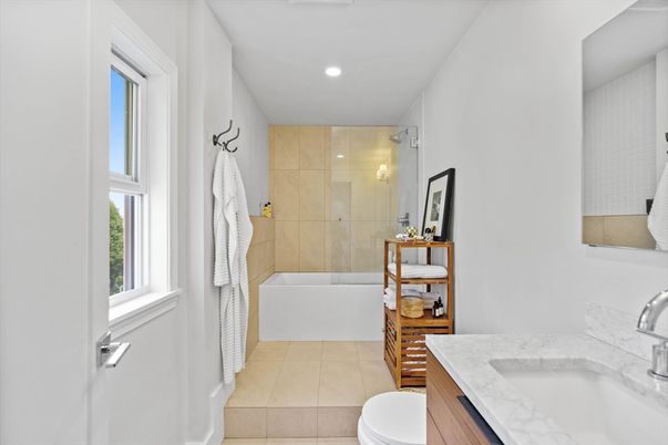 Bathroom, Interior, Recessed Lighting