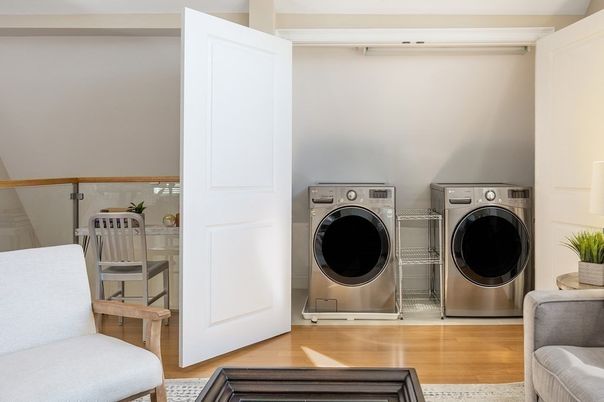 Interior, Utility Closets, Washer, Wood Texture Flooring