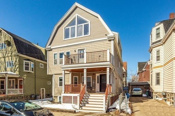 Exterior, Facade, Queen Anne Victorian