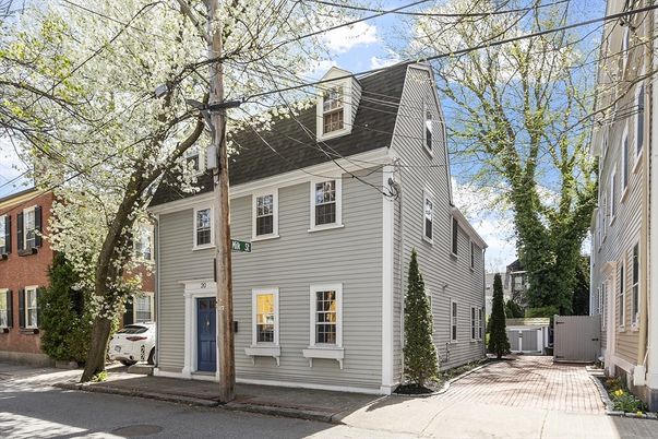 Exterior, Facade, Georgian