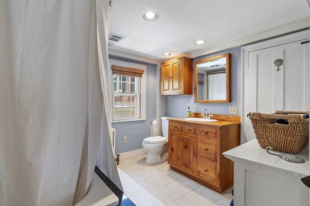 Bathroom, Interior, Recessed Lighting