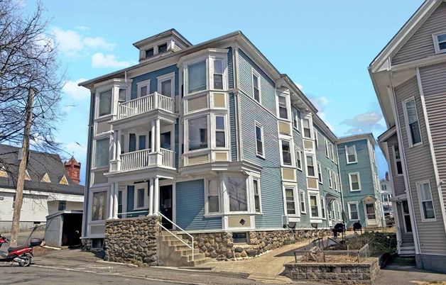 Exterior, Facade, Queen Anne Victorian