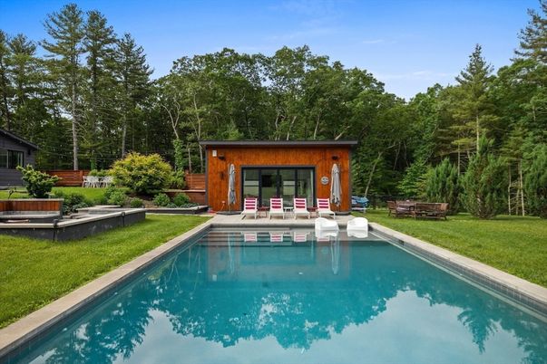 Exterior, Pool