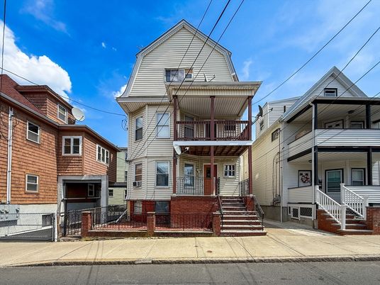 Exterior, Facade, Queen Anne Victorian
