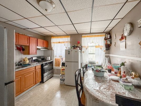 Dining room, Interior, Kitchen, Stainless Steel Appliances