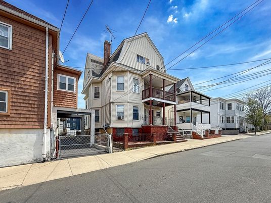 Exterior, Facade, Queen Anne Victorian