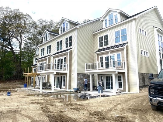 Exterior, Facade, Rowhouse