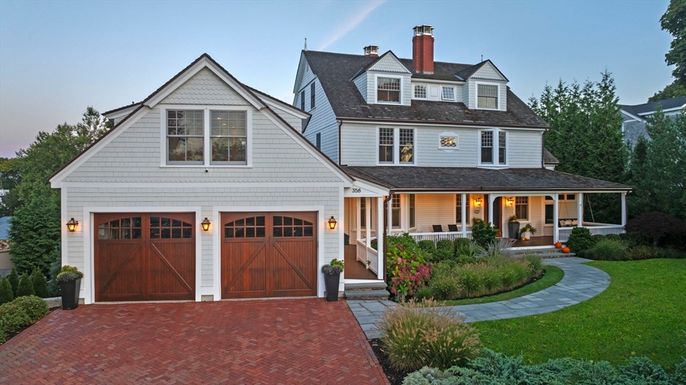 Attached, Exterior, Facade, Queen Anne Victorian