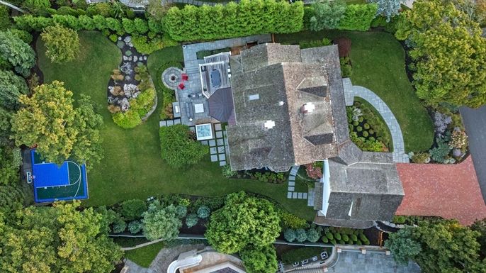 Exterior, Drone