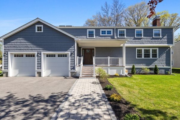 Attached, Exterior, Facade, American Craftsman