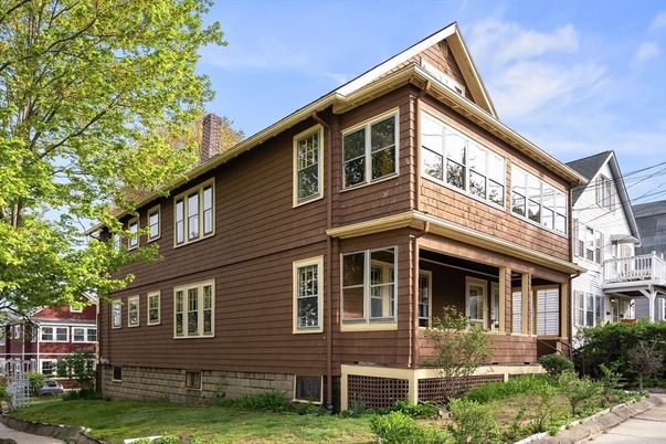 Exterior, Facade, Queen Anne Victorian