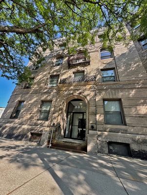 Exterior, Facade, Brick Facade, Rowhouse