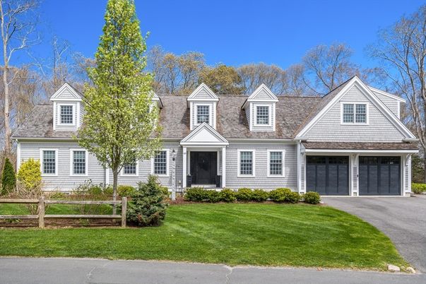 Attached, Exterior, Facade, Cape Cod