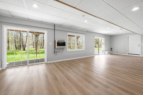 Empty room, Interior, Recessed Lighting, Wood Texture Flooring