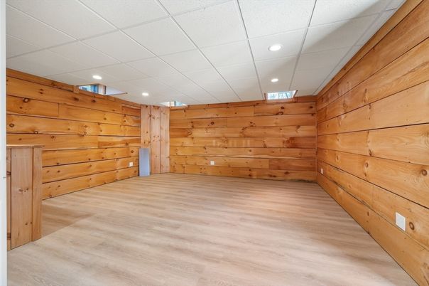 Empty room, Interior, Recessed Lighting, Wood Texture Flooring, Wooden Walls