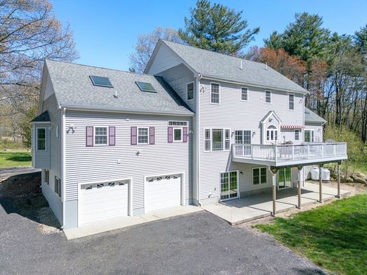 Attached, Exterior, Facade, Farmhouse