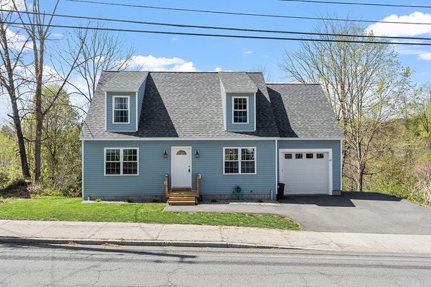 Attached, Exterior, Facade, Cape Cod
