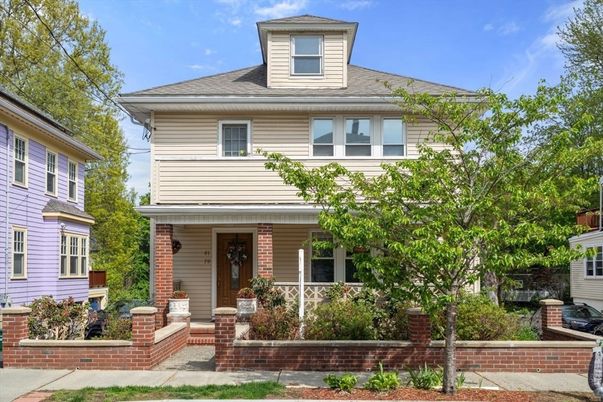 Exterior, Facade, American Foursquare