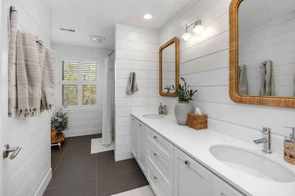 Bathroom, Dual Sink Vanities, Interior, Recessed Lighting