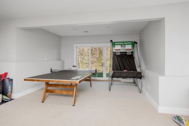 Game Room, Interior