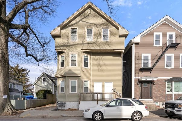 Exterior, Facade, Queen Anne Victorian