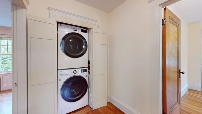 Interior, Utility Closets, Washer, Wood Texture Flooring